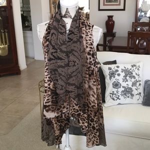 Simply stunning versatile animal print topper NWOT